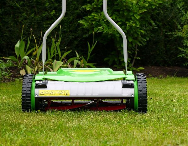 5 buenas razones para elegir un cortacésped manual
