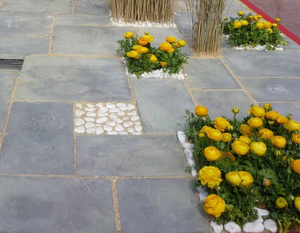 ¿Cómo limpiar las juntas de los pavimentos de la terraza o de los caminos?