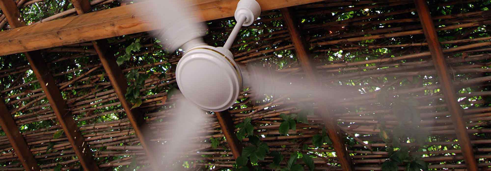 ¿Cómo refrescar el balcón y la terraza en verano?