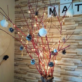 ¿Cómo hacer un árbol de Navidad con cornejo?