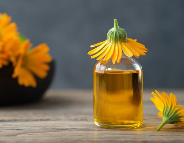 Cómo hacer una loción con plantas para el cabello con reflejos naturales?