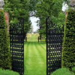 ¿Cómo acondicionar un jardín cerrado?