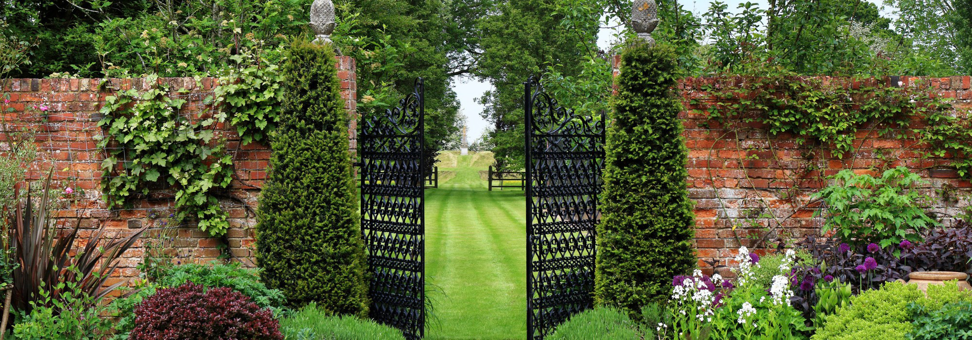 ¿Cómo acondicionar un jardín cerrado?