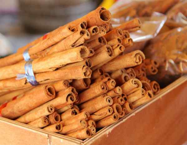 ¿De dónde vienen? La canela (cannelé)