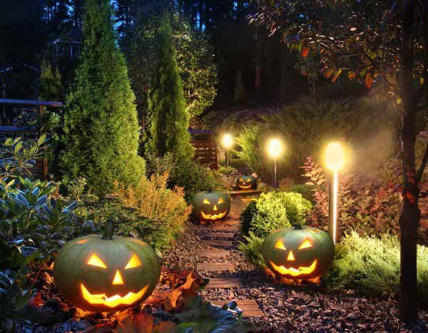 Senda encantada: transforma tu jardín para Halloween