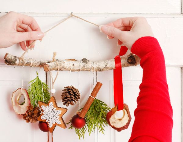 ¿Cómo hacer una decoración mural natural para Navidad?