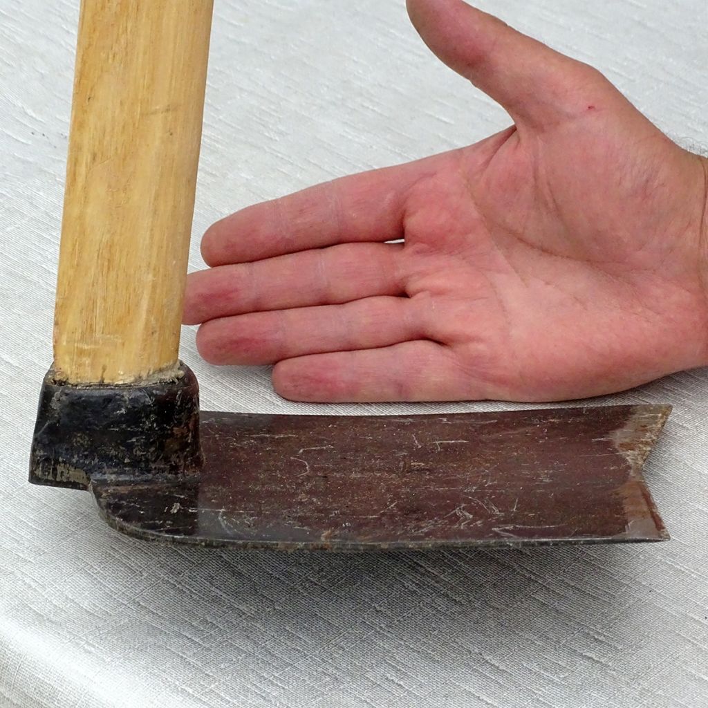 Houe plate en acier forgé - Gamme Artisanale Gschwind