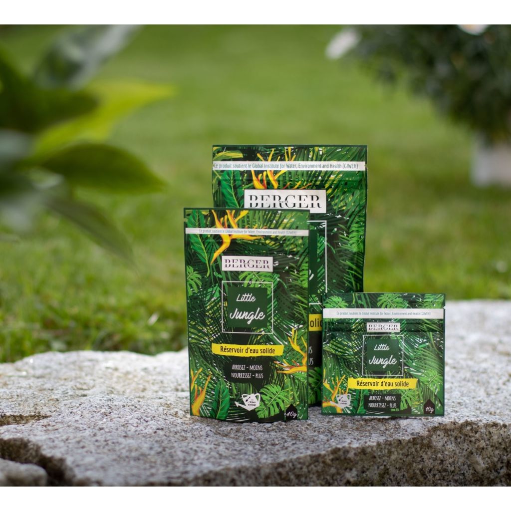 Reserva de agua sólida, retenedor de agua. Little jungle