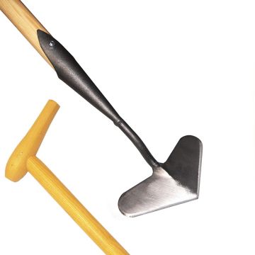 Gran azada colineal tradicional con mango de horquilla y cabeza en forma de corazón De Pypere